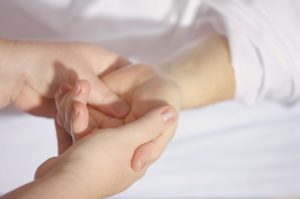 Massage de la main